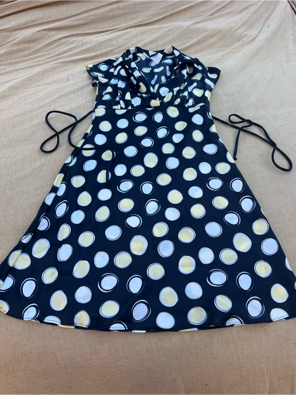 Vintage Y2K Wrapper Black Dress w/Yellow & White Dots Size Medium